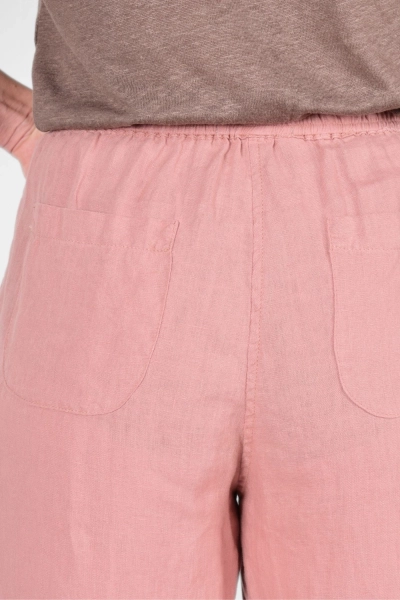 zweite Detailansicht vom Gesäß mit Taschen von Joggpants "Candys" aus Leinen in altrosa