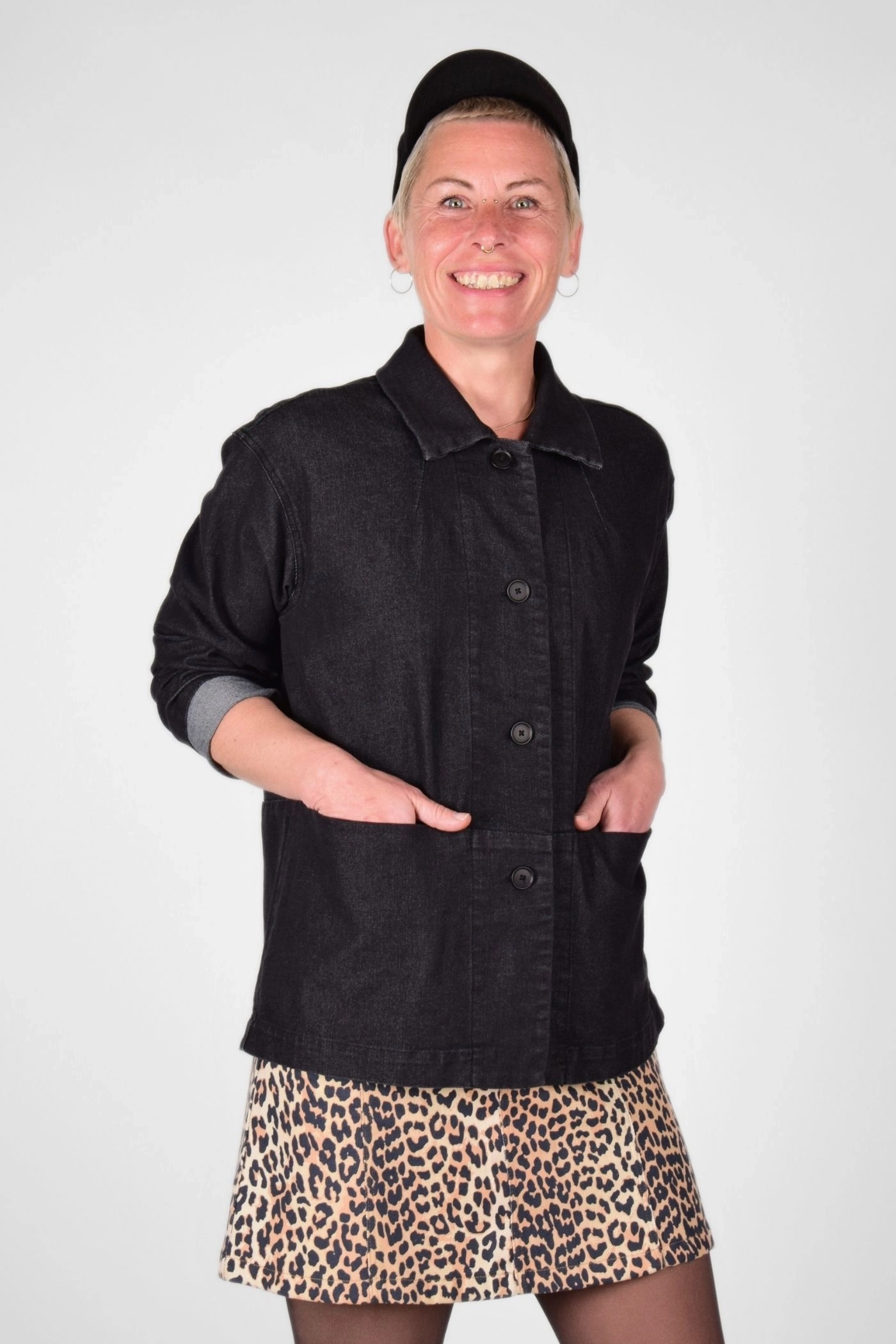 Frontansicht von Jeansjacke "Elyse" im denim black