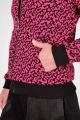 Detailansicht der Tasche von Jacke "Bomba" schwarz pink gemustert