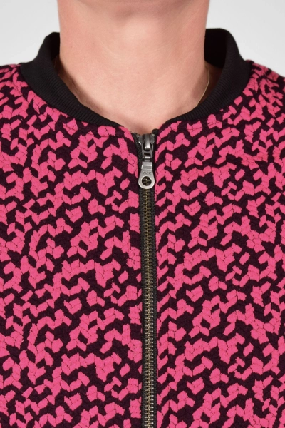 Detailansicht des Reißverschlusses von Jacke "Bomba" schwarz pink gemustert