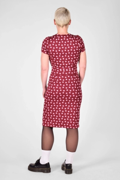Kleid "Kingsey" aus Viskose in Rot mit rosa Punkten von hinten