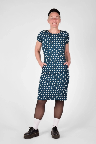 Frontansicht von Kleid "Kingsey" aus Viskose mit Seitentaschen