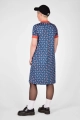 rückseitige Sicht auf Kleid "Benita" aus Viskose im dunklen Petrol mit Punkten