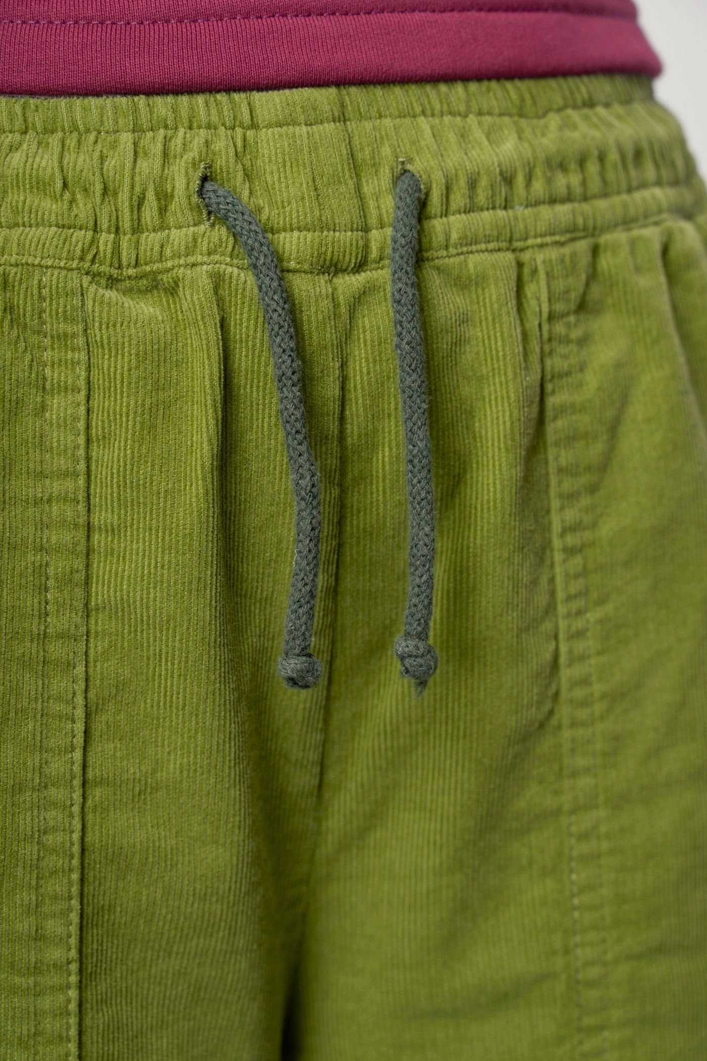 Cordhose für Damen - Joggpants in Grün - feiner Babycord