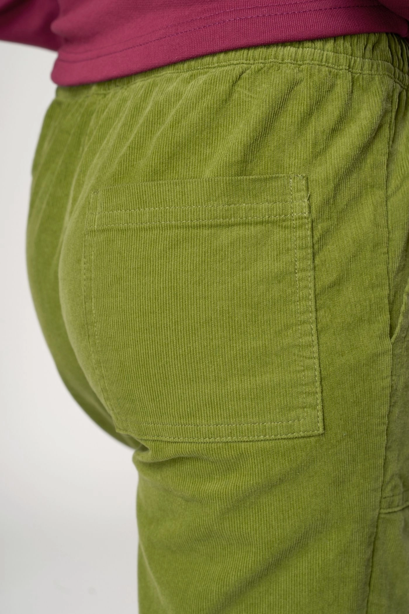 Cordhose für Damen - Joggpants in Grün - feiner Babycord