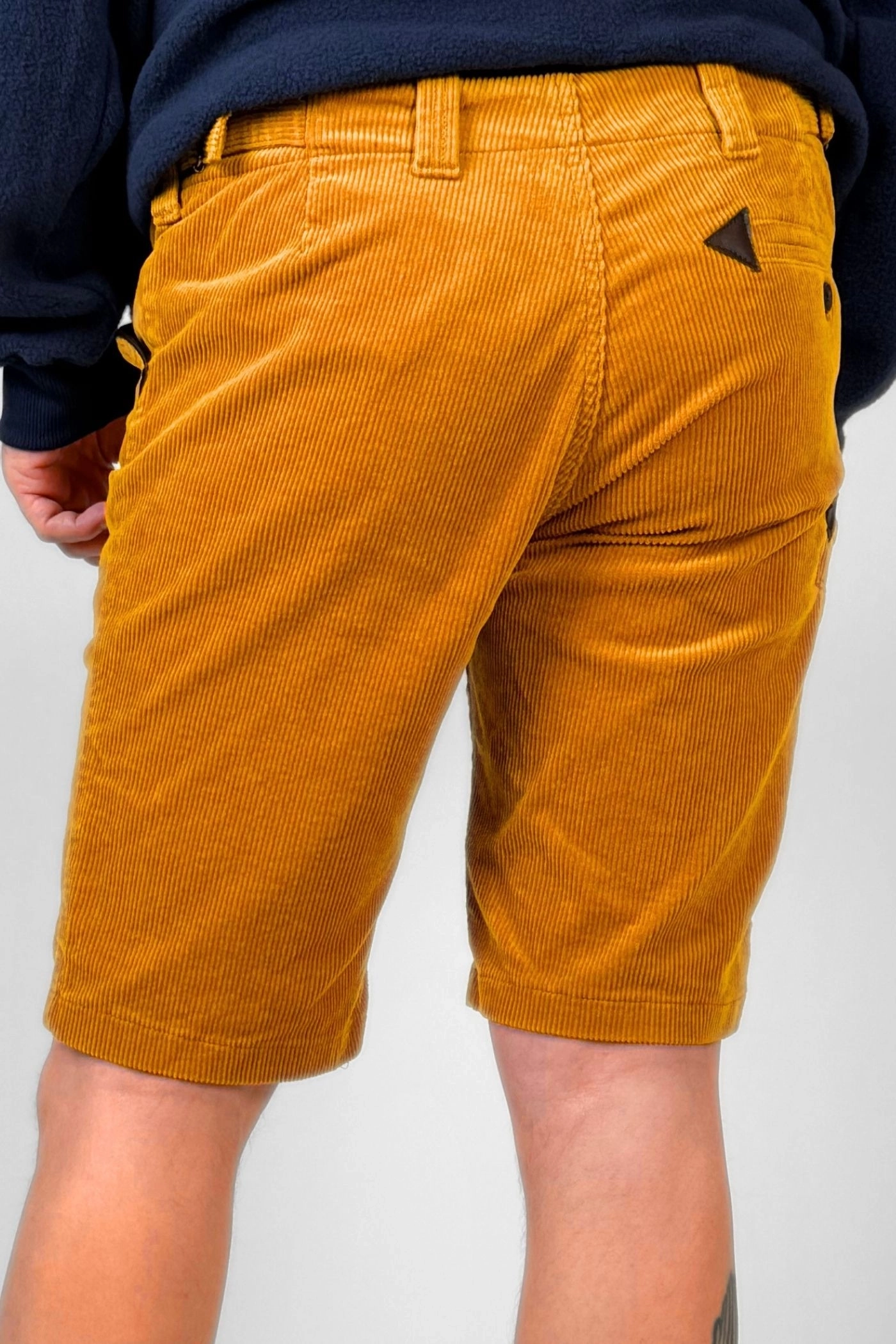 Kurze Zimmermannshose aus Cord in Gelb – Worker Style