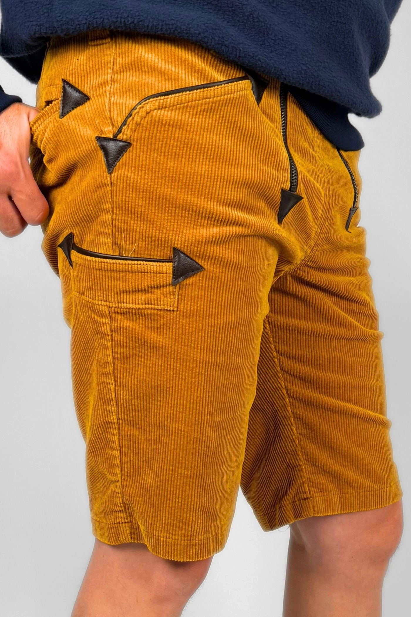 Kurze Zimmermannshose aus Cord in Gelb – Worker Style