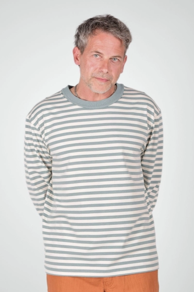 Frontansicht vom Longsleeve "Paul" in eisblau beige gestreift