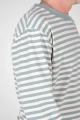 Detail der Streifen vom Longsleeve "Paul" in eisblau beige gestreift