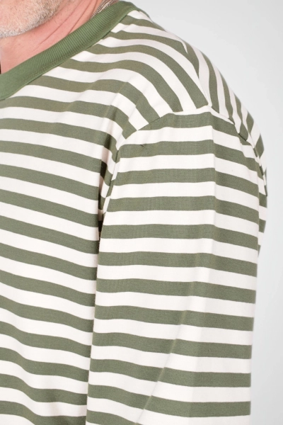 Detailansicht der Streifen vom Baumwollshirt "Paul" in langarm - grün beige