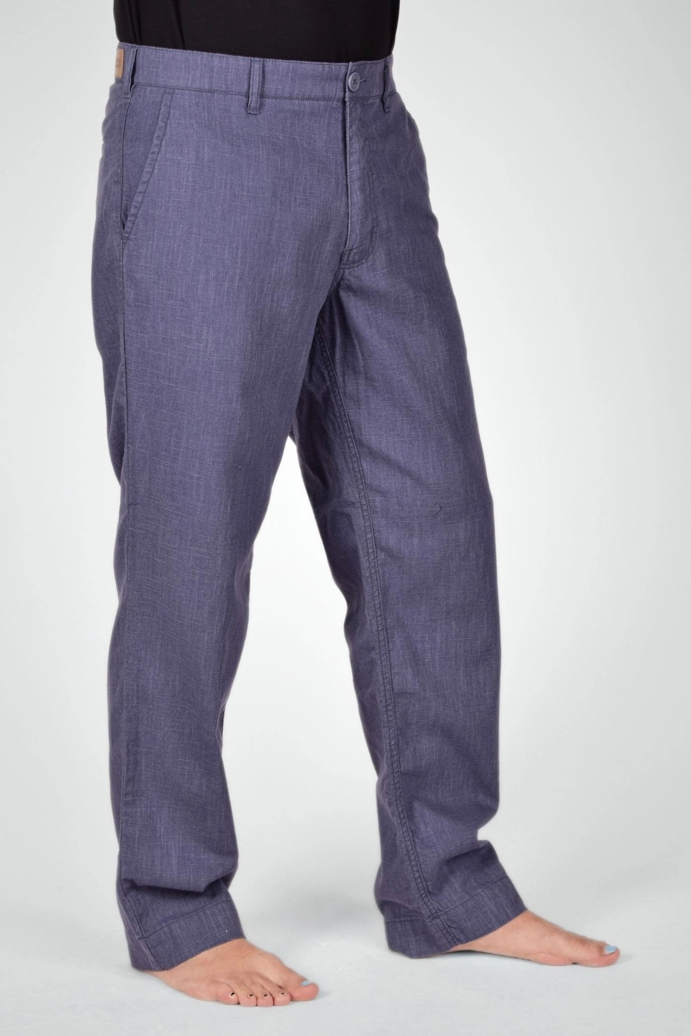 seitliche Perspektive der Chino Hose "Konrad" aus Leinen in blau