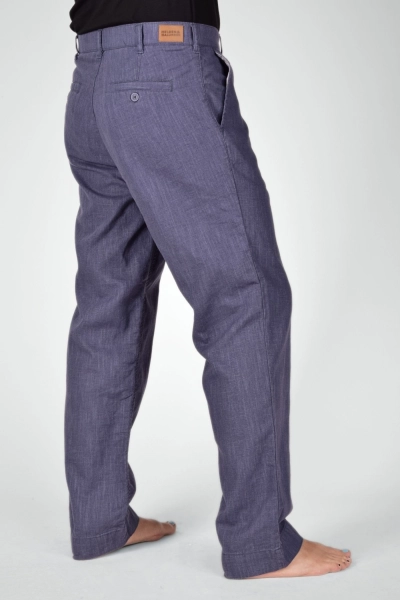 Seitenansicht der Chino Hose "Konrad" aus Leinen in blau