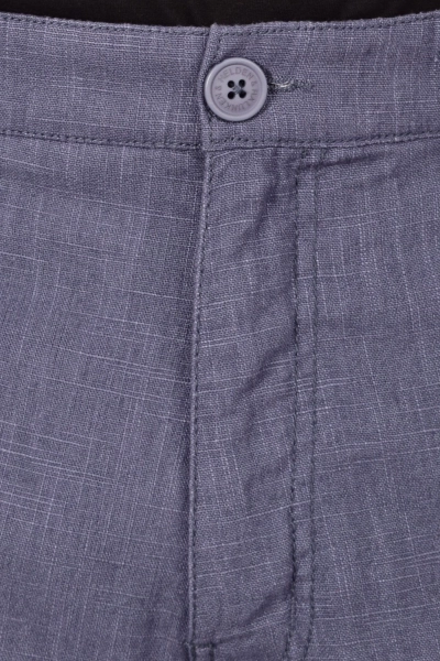 Detail des Reißverschlusses der Chino Hose "Konrad" aus Leinen in blau