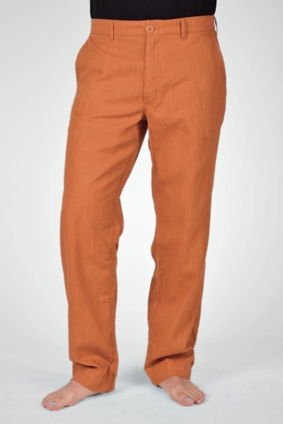 Frontansicht der Chino Hose "Konrad" aus Leinen in curry