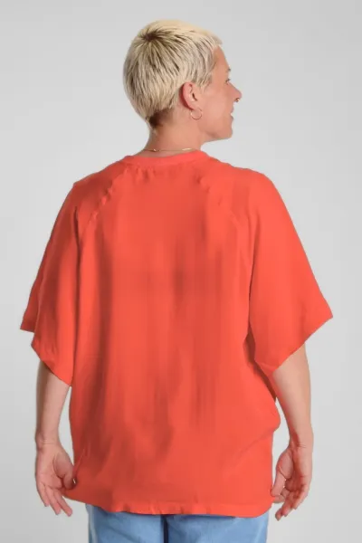 Rotes Oversize Shirt für Damen – Cupro & Rundhals – Potatoes