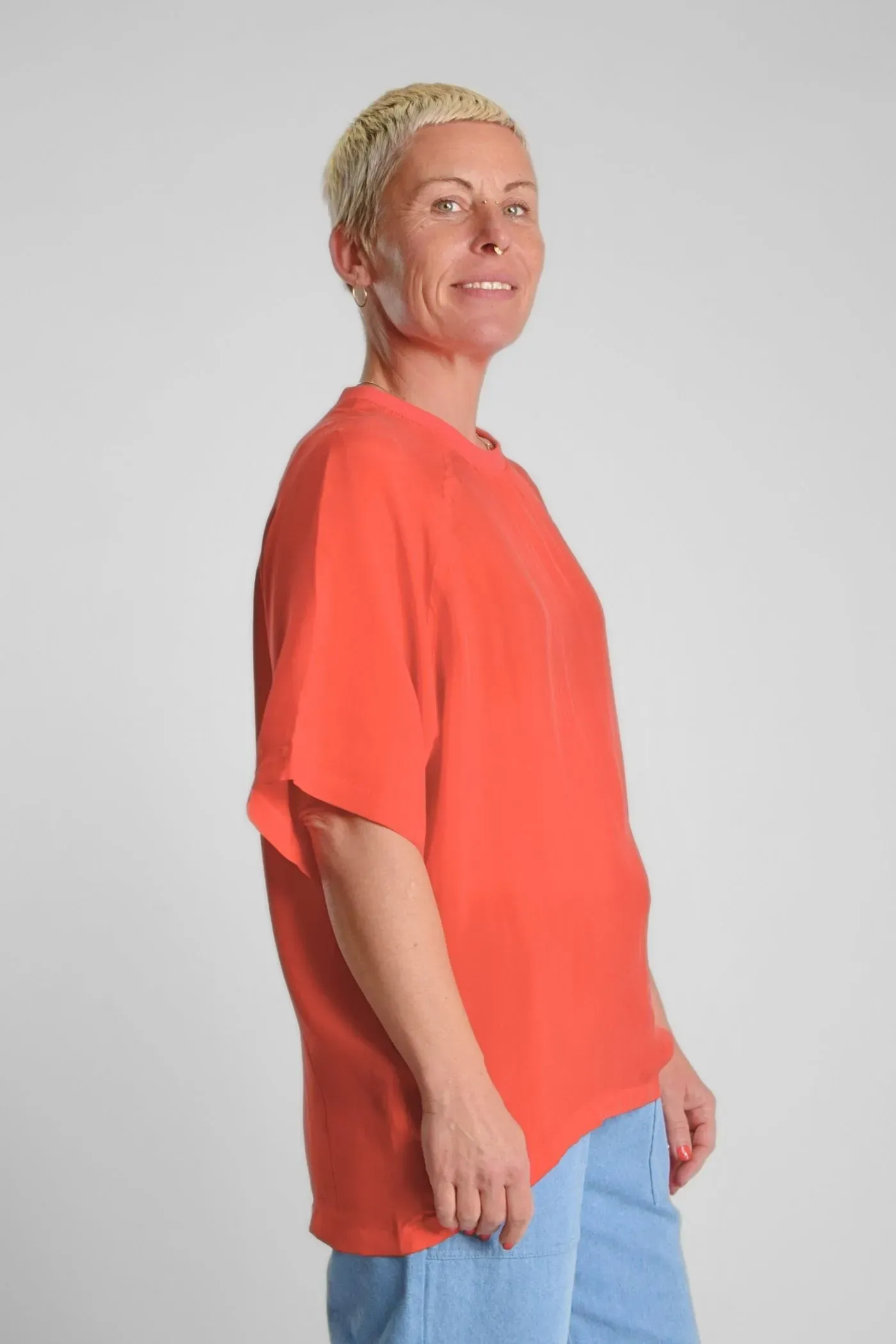 Rotes Oversize Shirt für Damen – Cupro & Rundhals – Potatoes