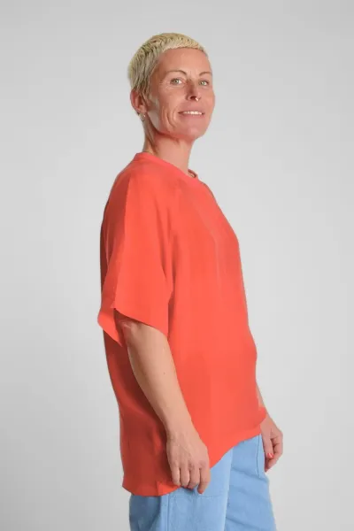 Rotes Oversize Shirt für Damen – Cupro & Rundhals – Potatoes