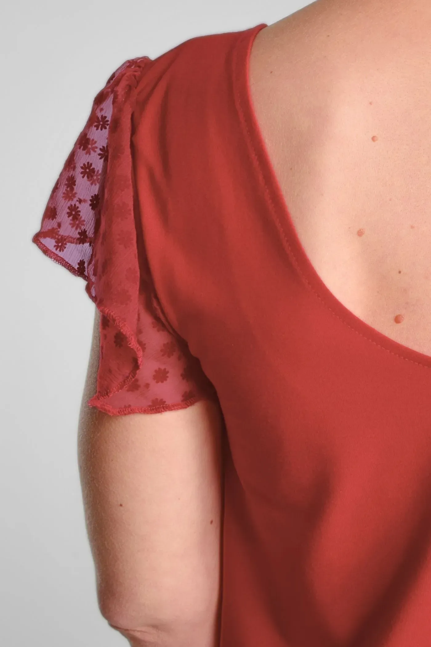 Rotes Bio Top für Damen – Bio-Baumwolle & Rüschen – Green Potatoes