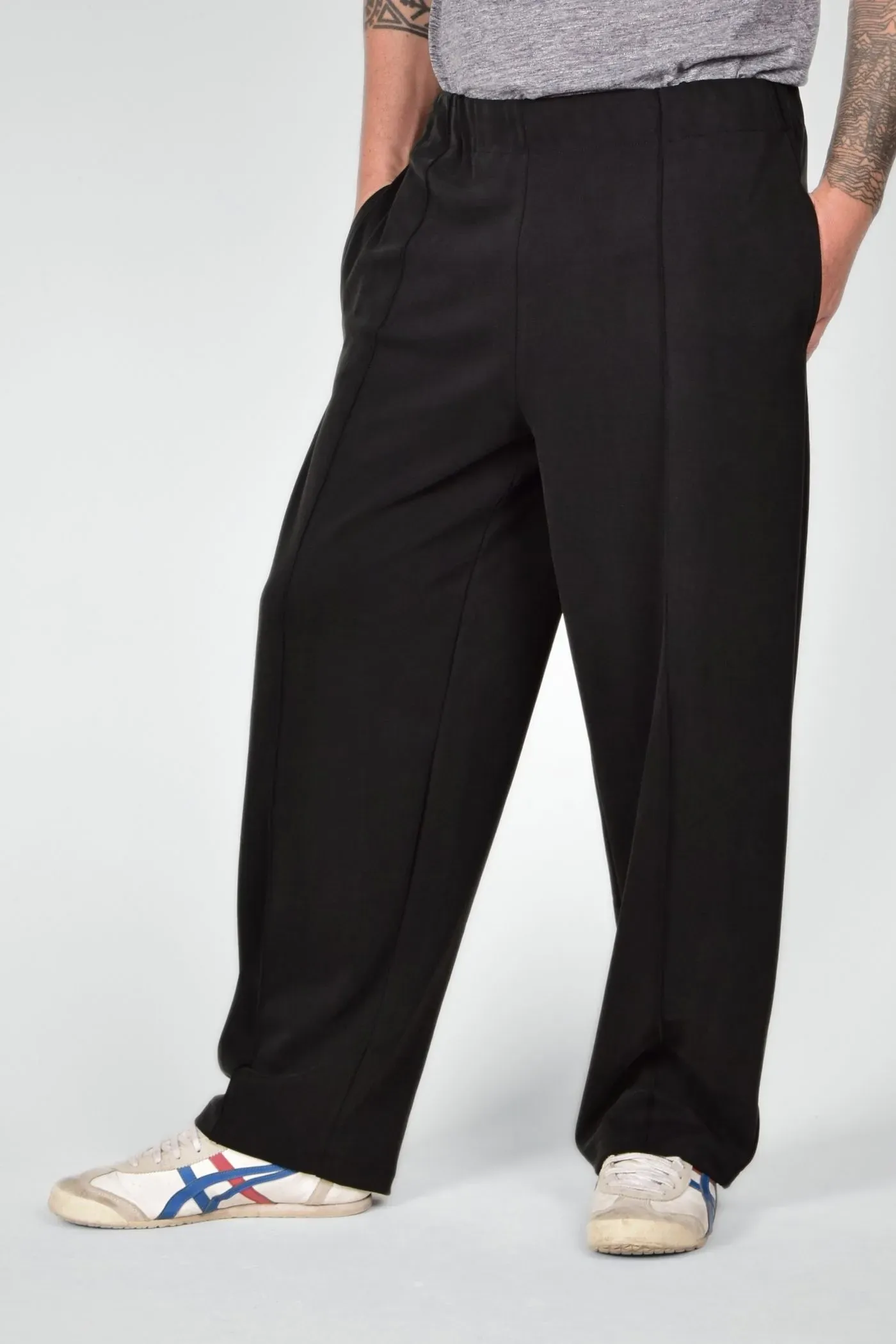 Weite Unisex-Schlupfhose aus Modal in Schwarz - Slow Fashion