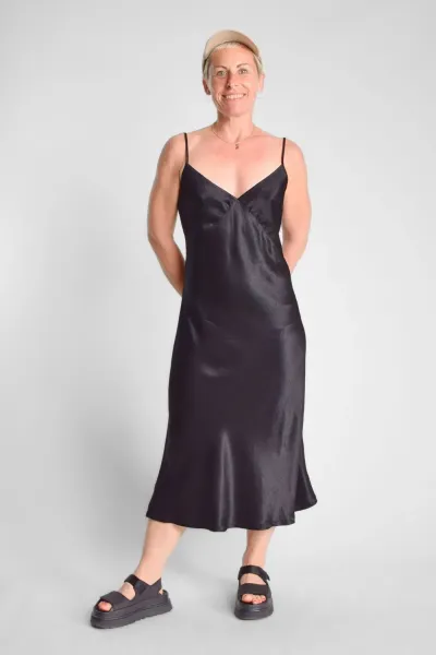 Langes A-Linien Kleid aus Viskose - schwarz - Potatoes