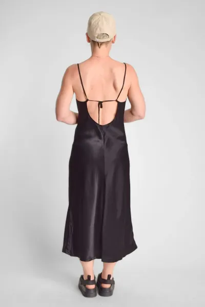 Langes A-Linien Kleid aus Viskose - schwarz - Potatoes