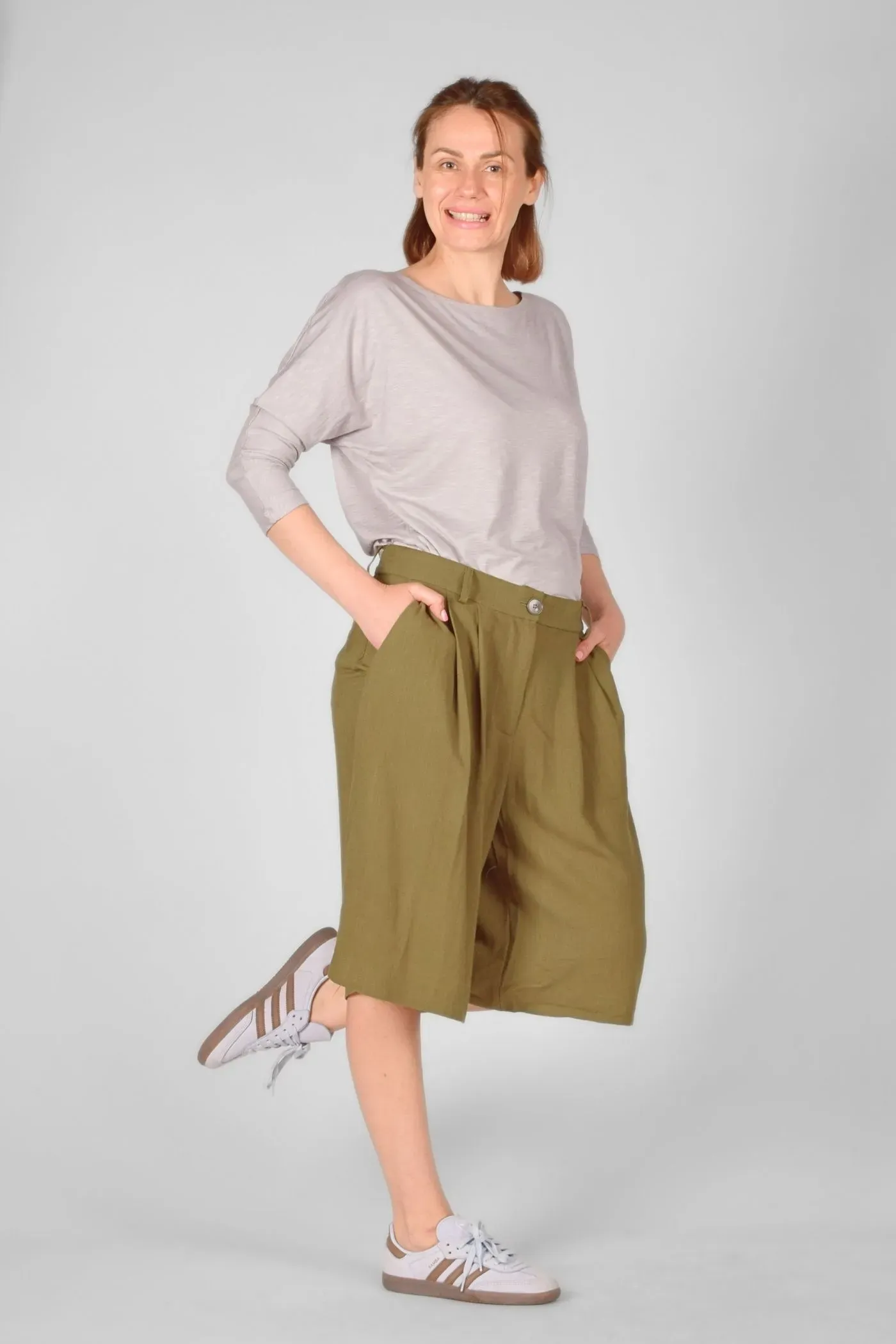 Bundfalten Shorts für Damen oliv - fair produziert kaufen