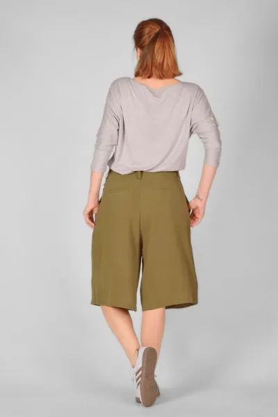 Bundfalten Shorts für Damen oliv - fair produziert kaufen