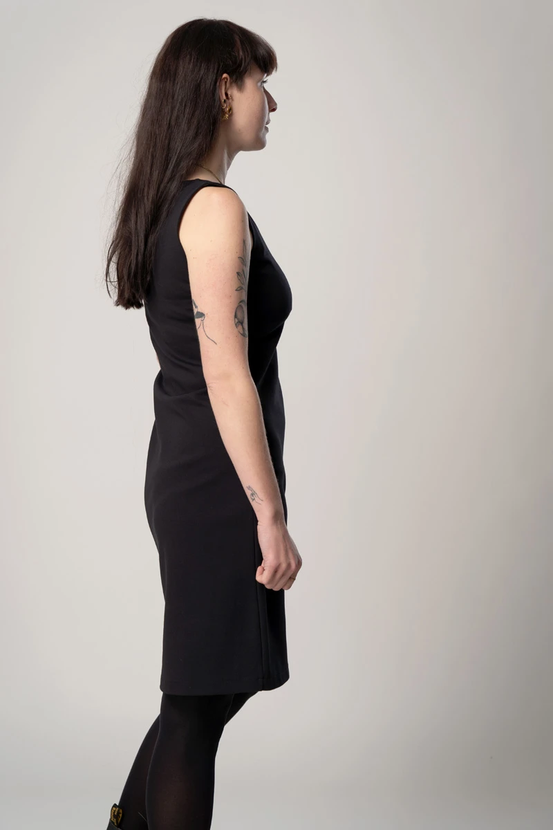 Kleid "Brenda" in Dunkelblau von der rechten Seite