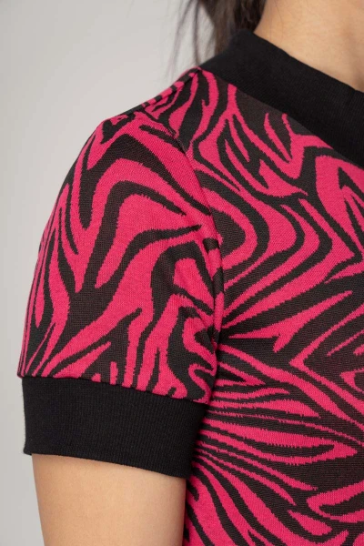 Kurzarmshirt für Damen Zebra Muster in Pink-Schwarz Detailansicht Ärmelbündchen