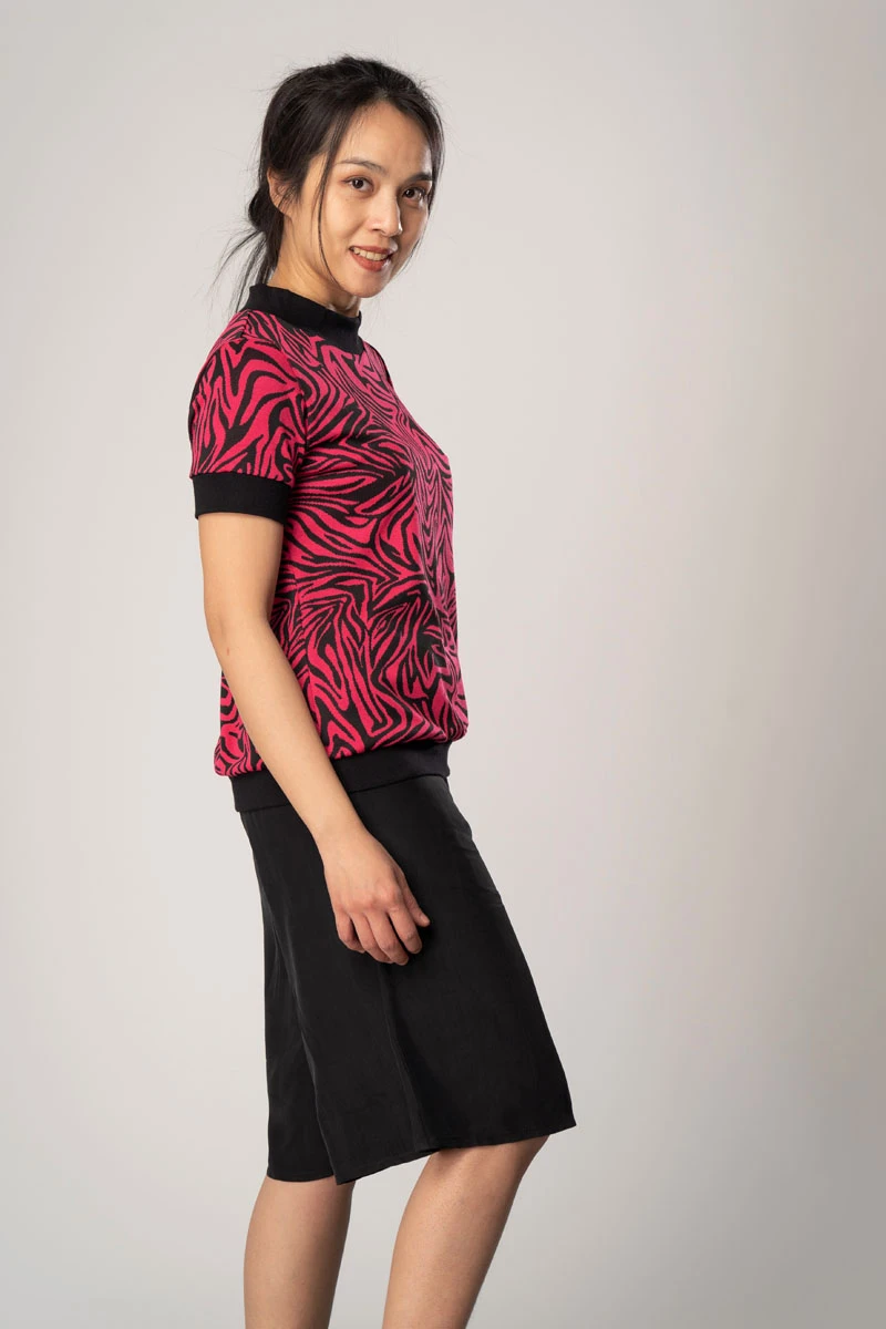 Kurzarmshirt für Damen Zebra Muster in Pink-Schwarz Seitenansicht