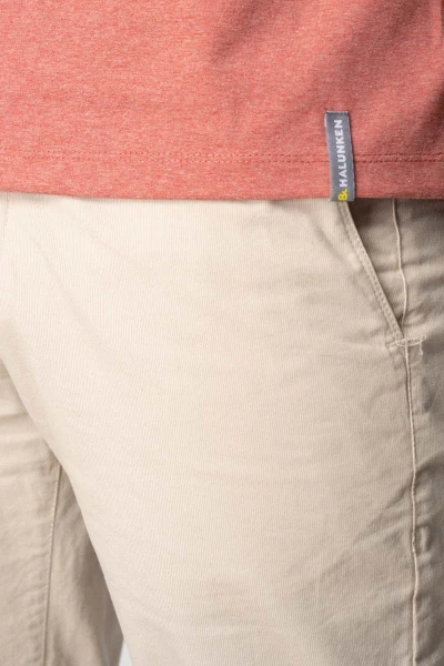 Chino Hose für Herren in Beige Detailansicht Seitentasche