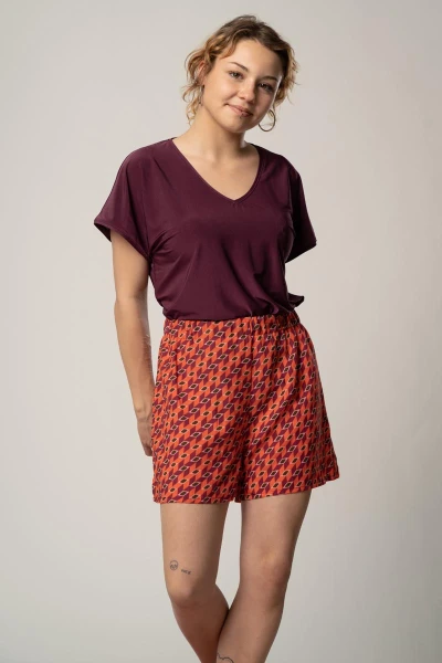 Damen Shorts aus Viskose in Orange-Weinrot gemustert