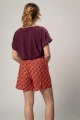 Damen Shorts aus Viskose in Orange-Weinrot gemustert Rückansicht