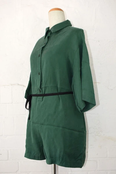 Kurzer Jumpsuit für Damen in Grün Ansicht von linker Seite