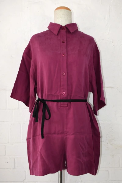 Kurzer Jumpsuit für Damen in Pink Ansicht von vorne