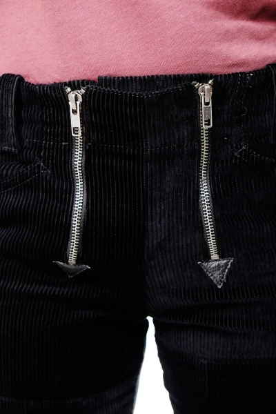 Schwarze Patchworkhose Cordschlaghose Detailansicht Reißverschluss