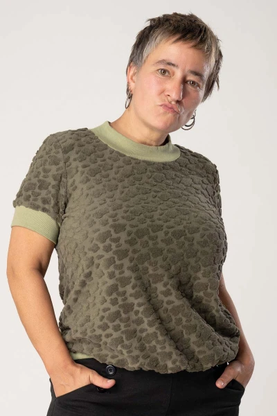 Plüschiges Kurzarmshirt für Damen in Olivgrün