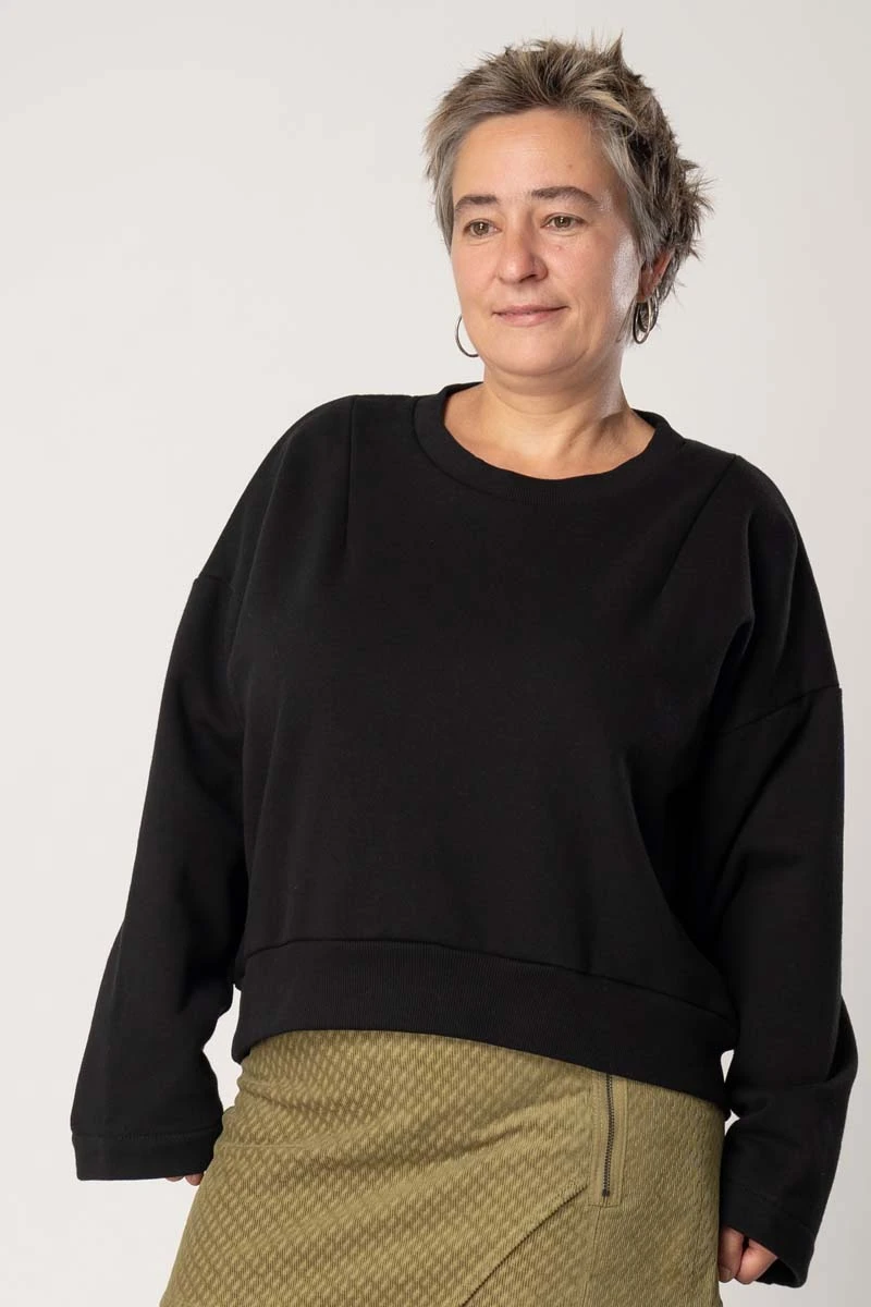 Oversize Pullover für Damen in Schwarz Frontansicht