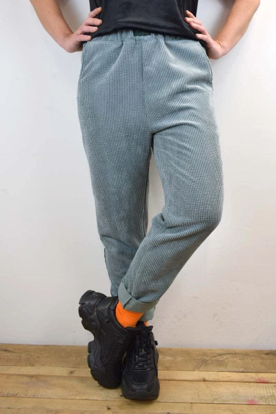 Joggpants für Damen aus Breitcord in Hellblau Ansicht von vorne