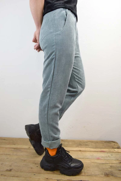 Joggpants für Damen aus Breitcord in Hellblau Ansicht rechte Seite