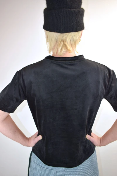 Samt T-Shirt für Damen in Schwarz seitliche Rückansicht