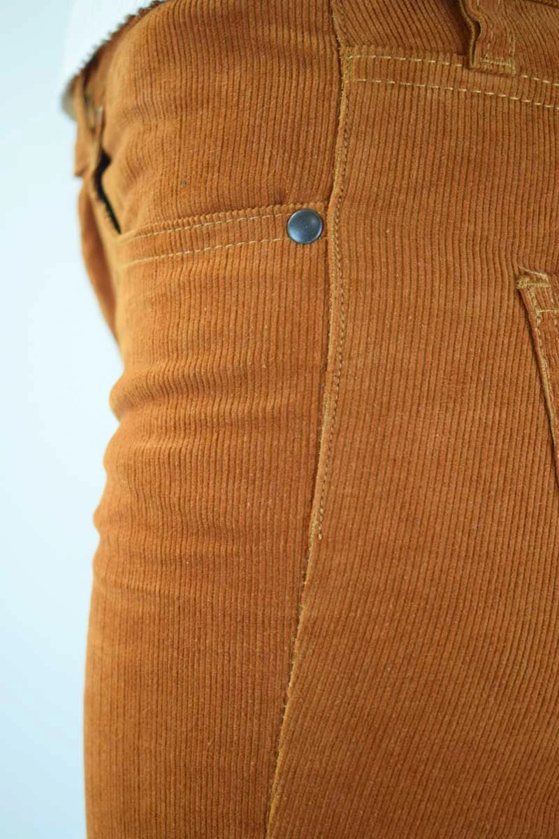 Bootcut Hose für Damen aus Cord in Orange Detailansicht