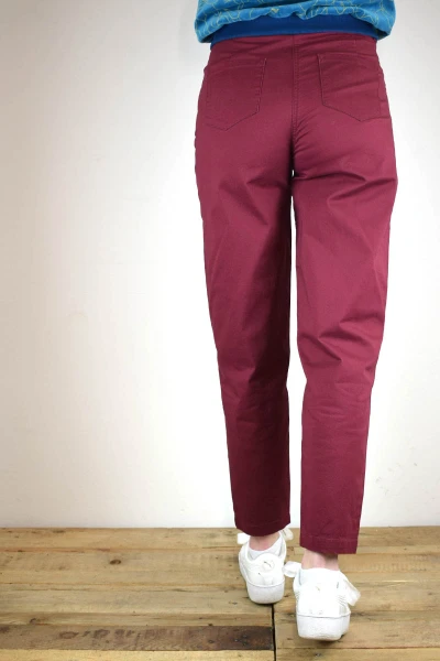 High Waist Hose für Damen im Mom-Style Baumwolle Weinrot Frontansicht