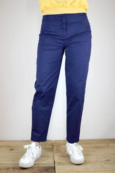 Baumwollhose für Damen im Mom-Style in Blau-Lila Ansicht von vorne