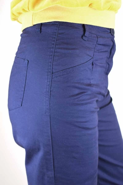 Baumwollhose für Damen im Mom-Style in Blau-Lila Detailansicht Seite