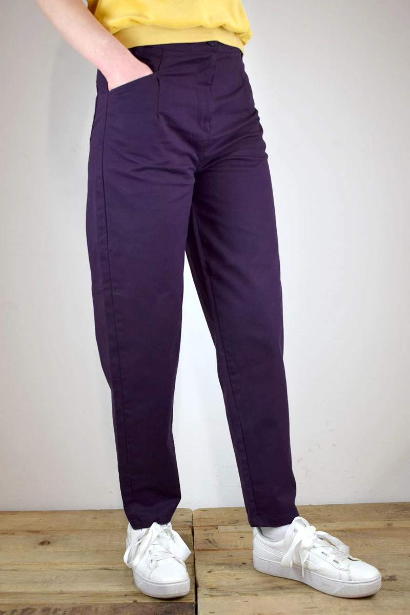 Hose für Damen im Mom-Fit aus Baumwolle Aubergine Seitenansicht rechts