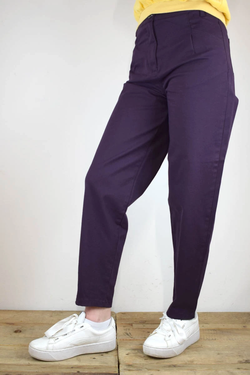 Hose für Damen im Mom-Fit aus Baumwolle Aubergine Seitenansicht links