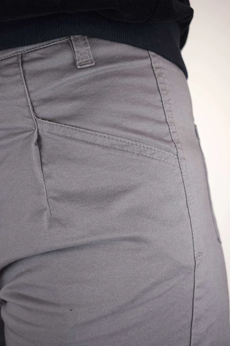 High Waist Hose für Damen im Mom-Style Baumwolle Grau Detailansicht Seitentasche