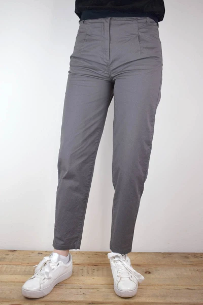 High Waist Hose für Damen im Mom-Style Baumwolle Grau seitliche Frontansicht