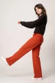 Lange Damenhose mit weitem Bein in Orange-Rot Ansicht linke Seite